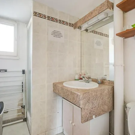 Сasa de vacaciones Maison Charmante à Avec Piscine Partagée *