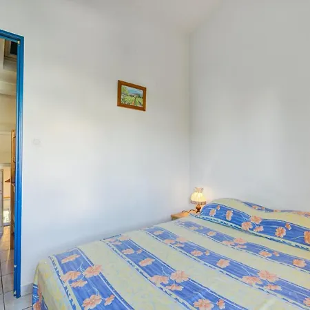 Maison Charmante à Avec Piscine Partagée