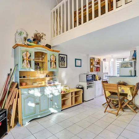 Сasa de vacaciones Maison Charmante à Avec Piscine Partagée