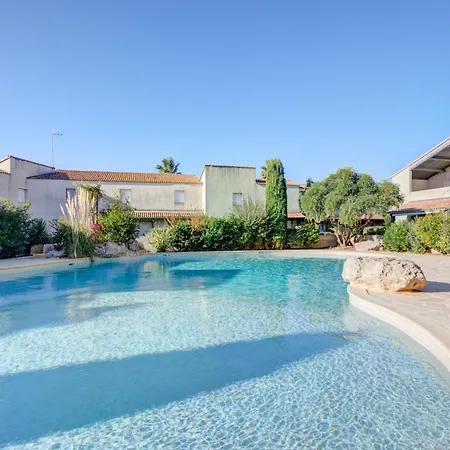 Holiday home Maison Charmante A Avec Piscine Partagee