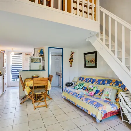 בית נופש Maison Charmante A Avec Piscine Partagee *